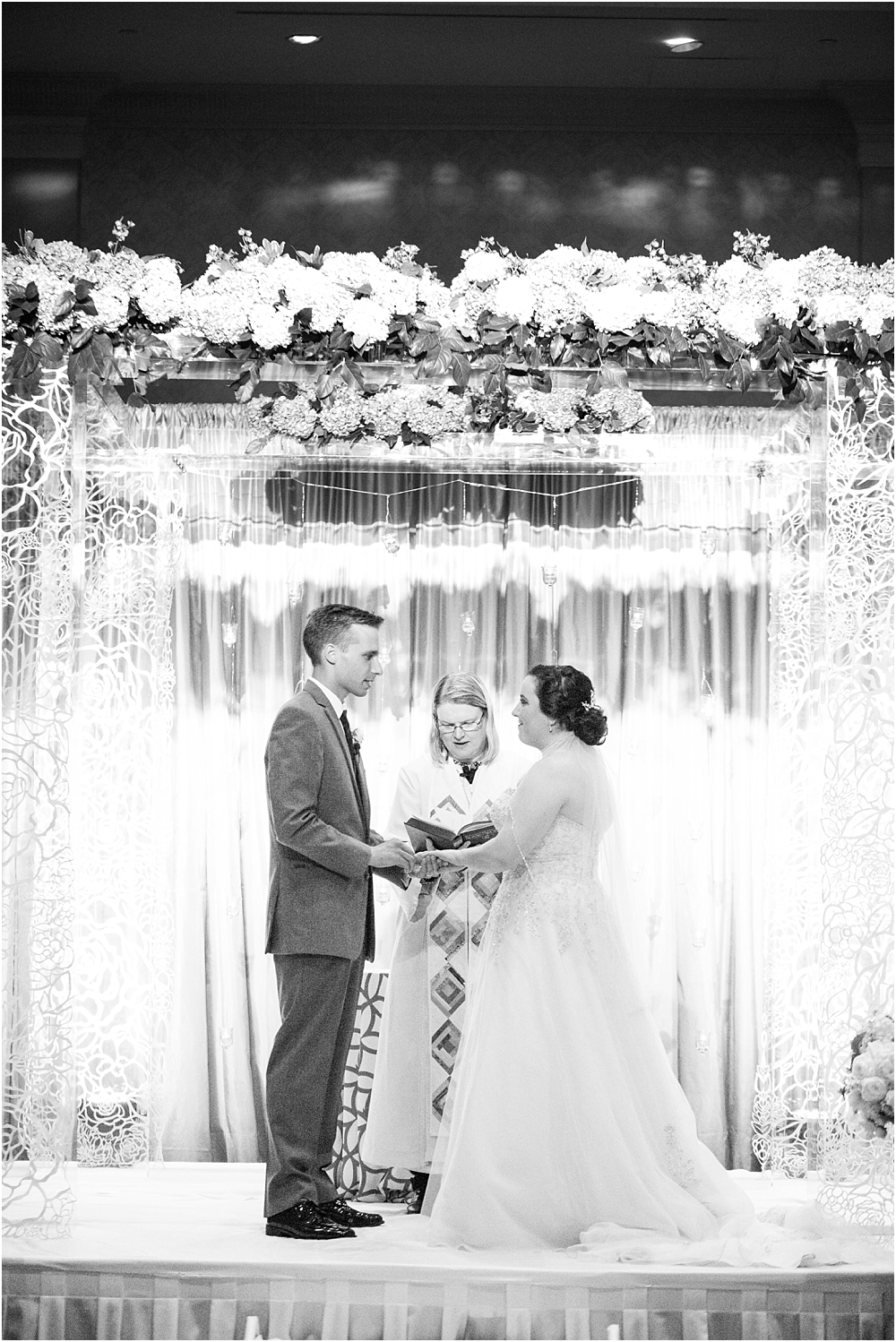 baltimore marriott waterfront wedding living radiant photograpy victoria clausen florals fiscus photos_0095.jpg