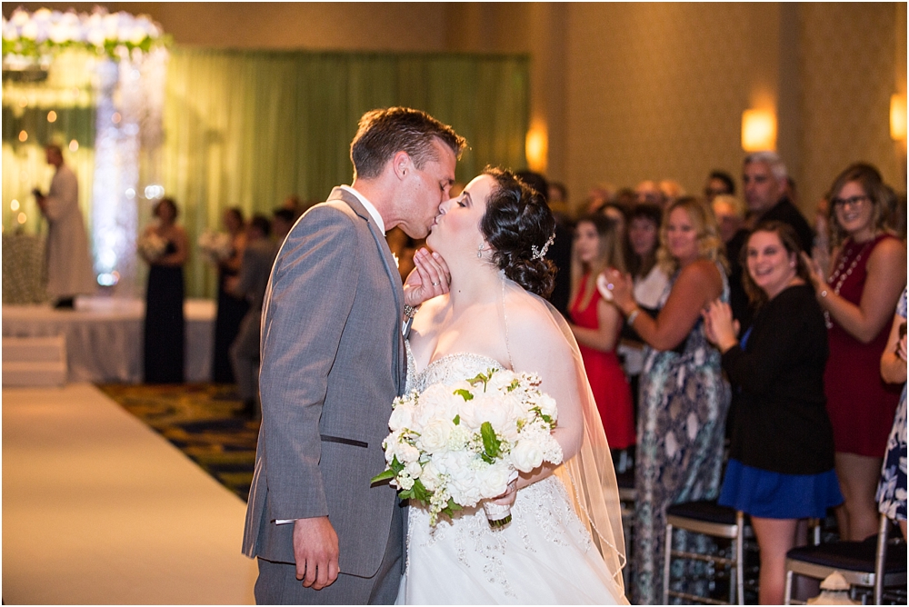 baltimore marriott waterfront wedding living radiant photograpy victoria clausen florals fiscus photos_0097.jpg