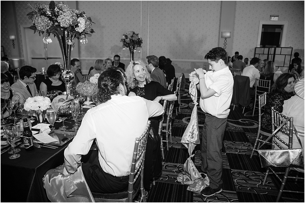 baltimore marriott waterfront wedding living radiant photograpy victoria clausen florals fiscus photos_0144.jpg