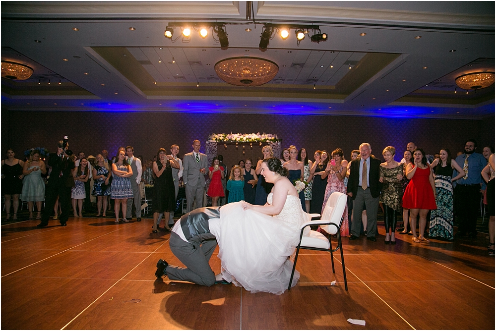 baltimore marriott waterfront wedding living radiant photograpy victoria clausen florals fiscus photos_0161.jpg