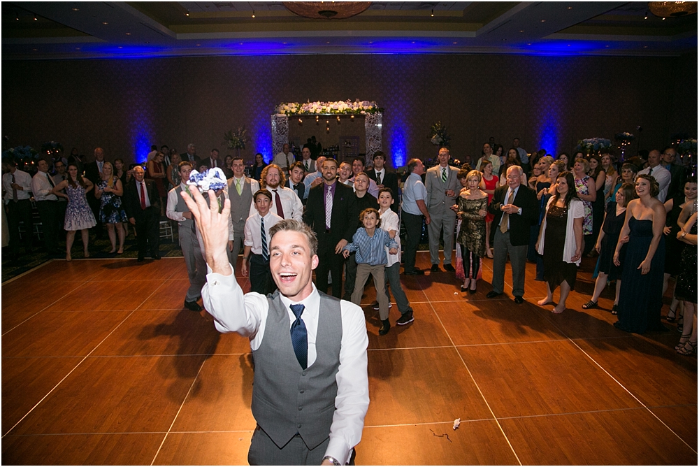 baltimore marriott waterfront wedding living radiant photograpy victoria clausen florals fiscus photos_0162.jpg