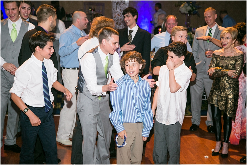 baltimore marriott waterfront wedding living radiant photograpy victoria clausen florals fiscus photos_0163.jpg