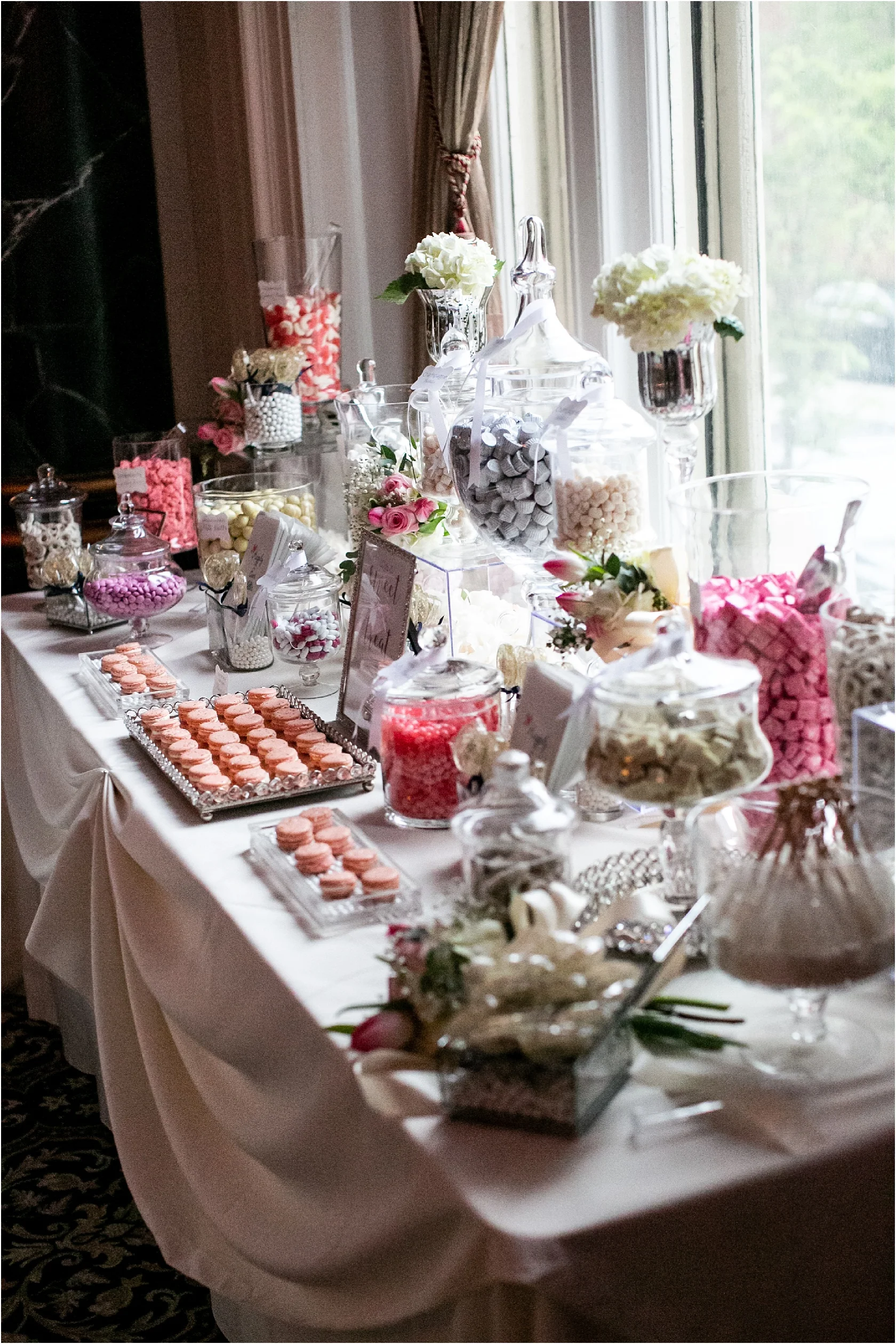 JennyPhilLoyolaChapel+BelvedereHotelWeddingLivingRadiantPhotographyphotosedited_0116.jpg
