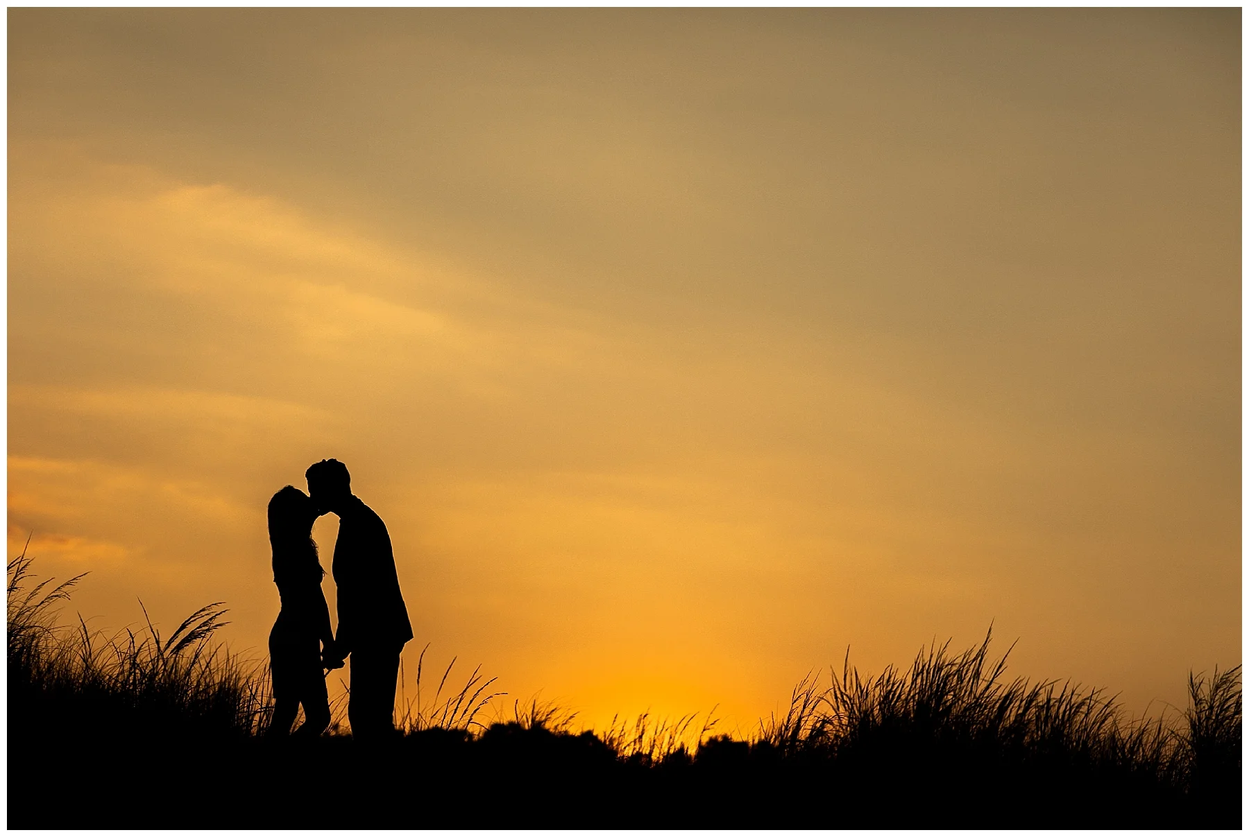 AubrieBrendanCapeHenlopenEngagementSessionFenwickIslandLivingRadiantPhotographyphotoscolor_0048.jpg