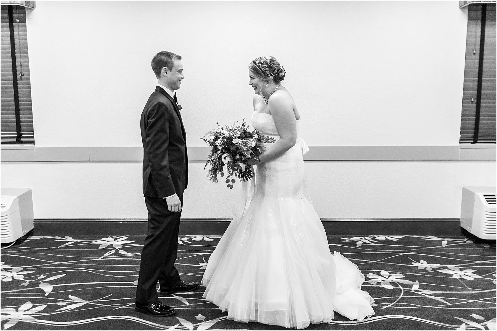 SarahGraysonLodgeatSenecaCreekWeddingLivingRadiantPhotographyPhotosedited-stomped_0016.jpg