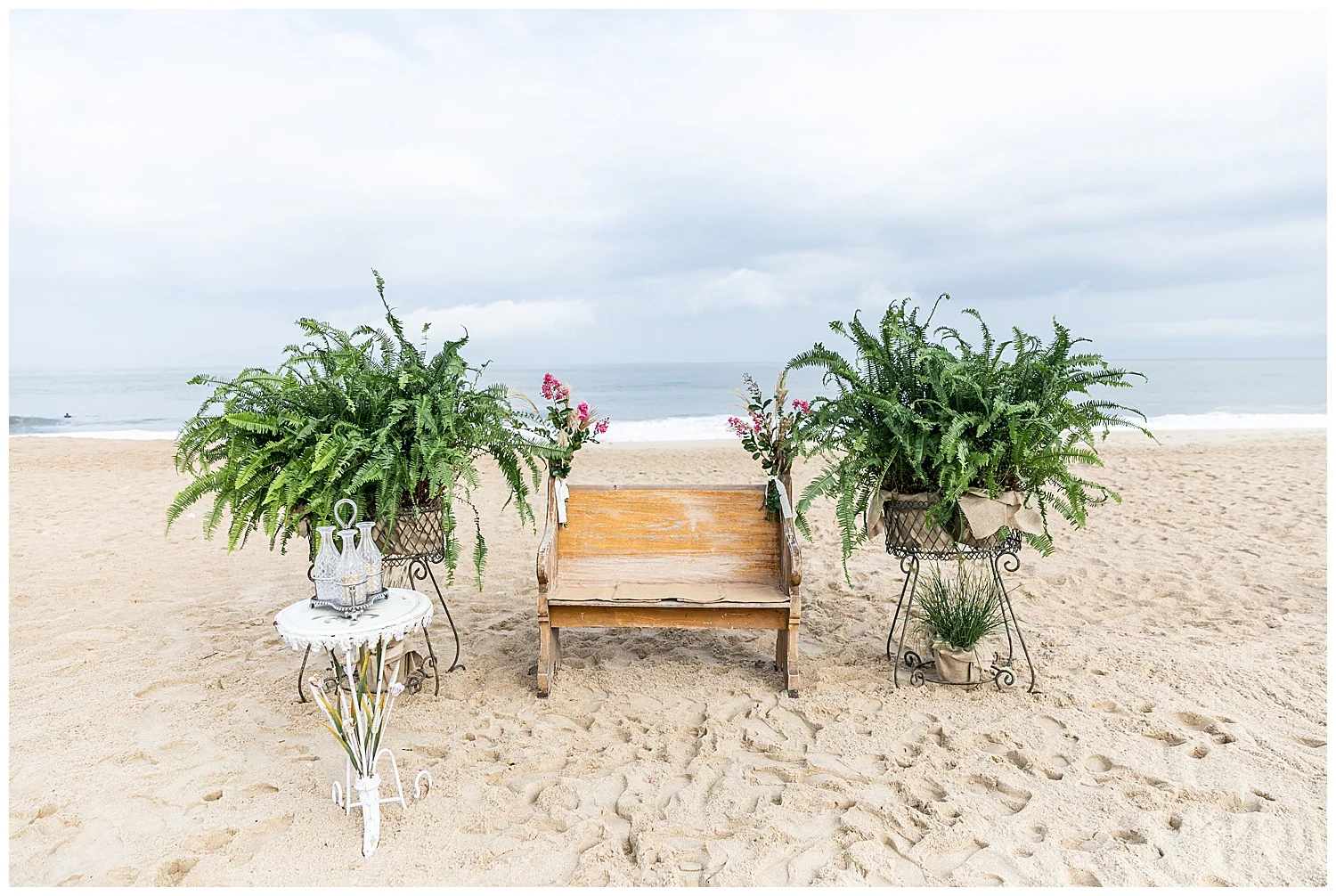 Erin Chris Big Chill Beach Club Wedding Bethany Beach Living Radiant Photography_0048.jpg