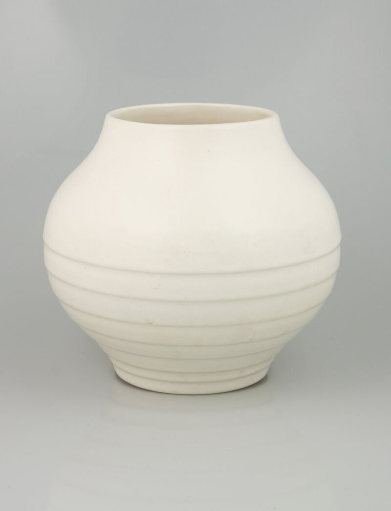 vase-crownlynn-ernestshufflebotham-tepapa-800wide.jpg