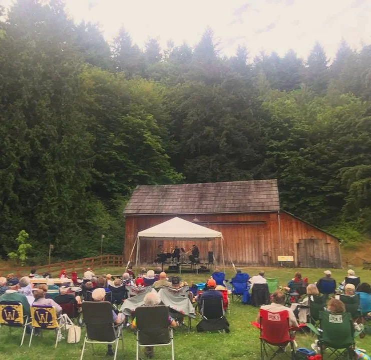farm+crowd+picture+brass+concert.jpg