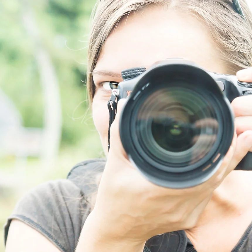 Chloe (Echo) is a filmmaker obsessed