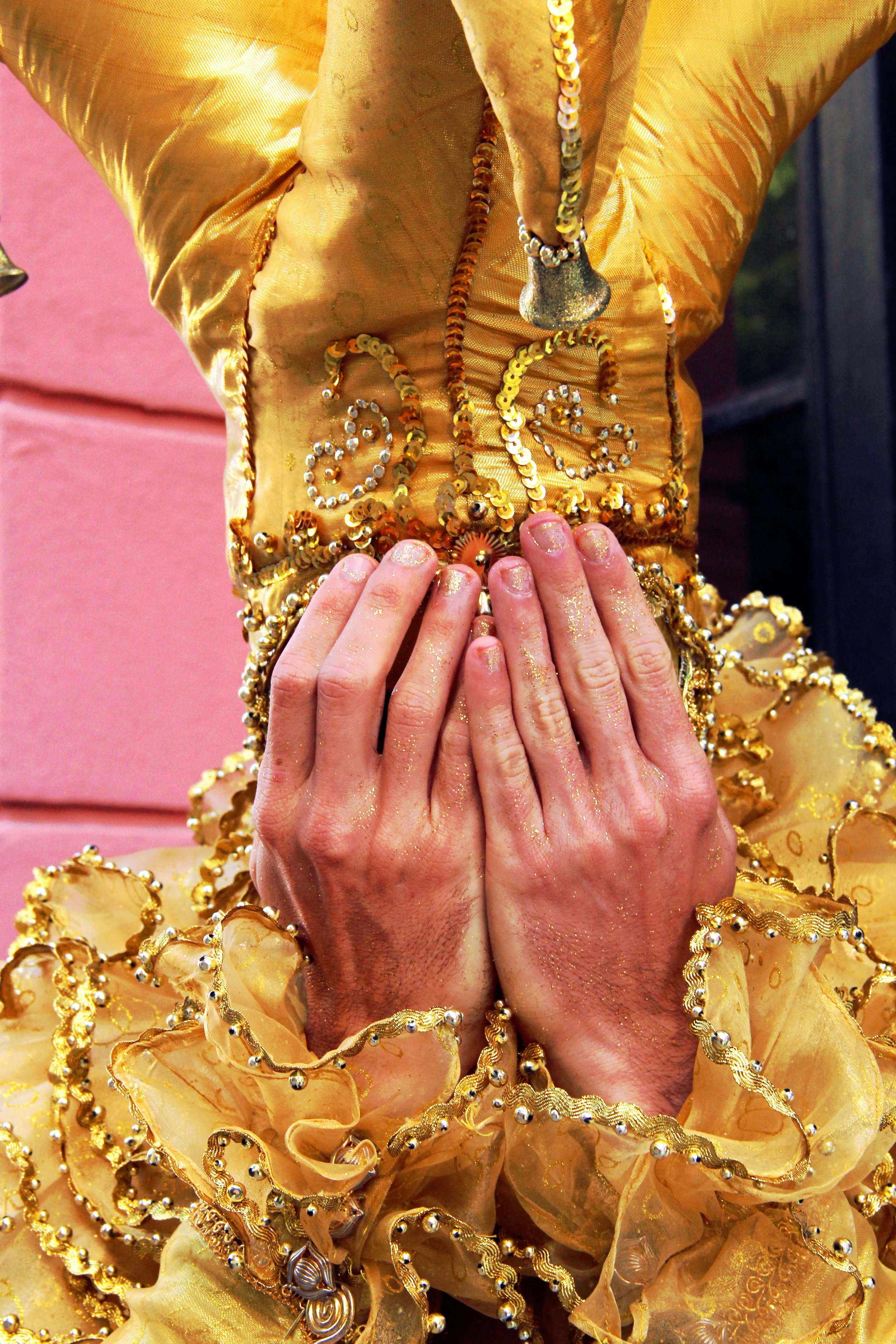 Behind the hands, La Havana 2012