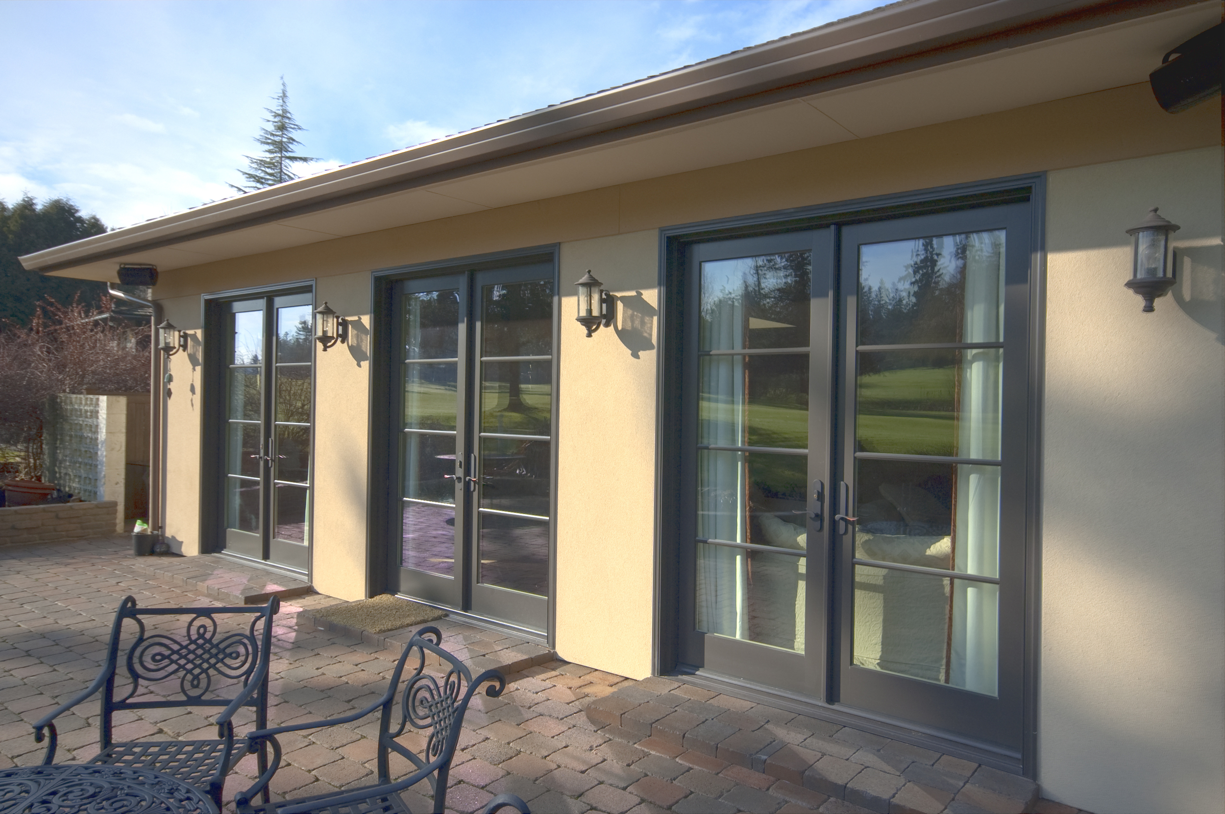 The design maximizes the daylight and the view through the three sets of 8' French doors.