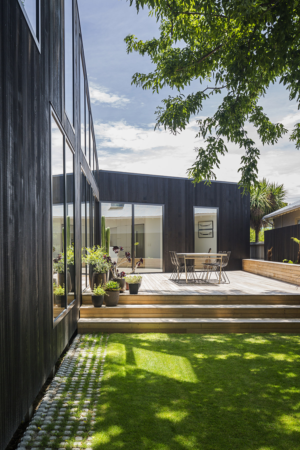 AWA-Achitects-Sumner-House-Clark-St_View-to-deck_4-of-6.jpg