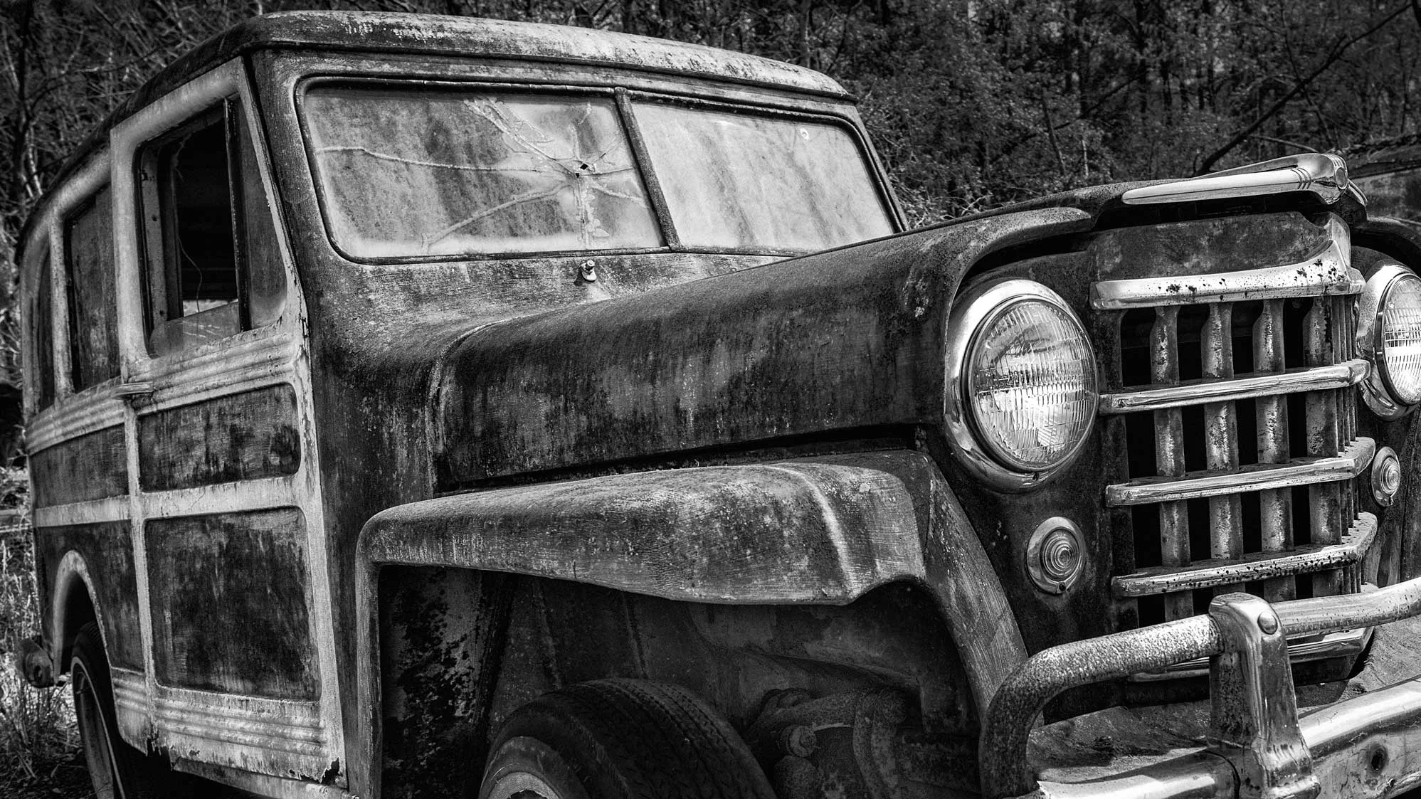 Check out all the killer detail and texture on the peeling paint and rust on this car! I can't wait to print this image on some monster paper and see the detail come to life! Can you ID the car?