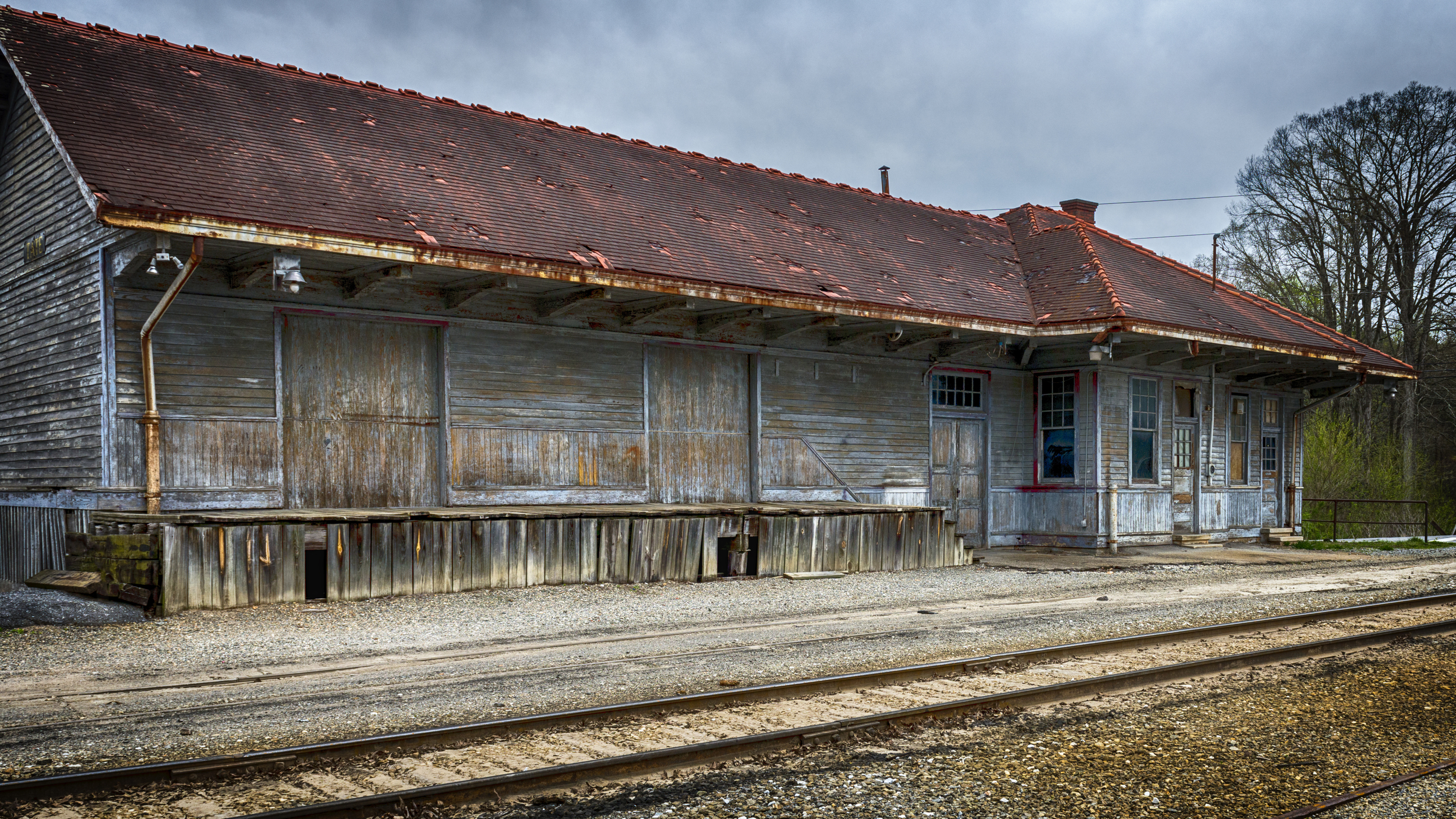 An old dilapidated train depot and station in north Georgia. While the station and depot are no longer in service, the railroad here is still live.