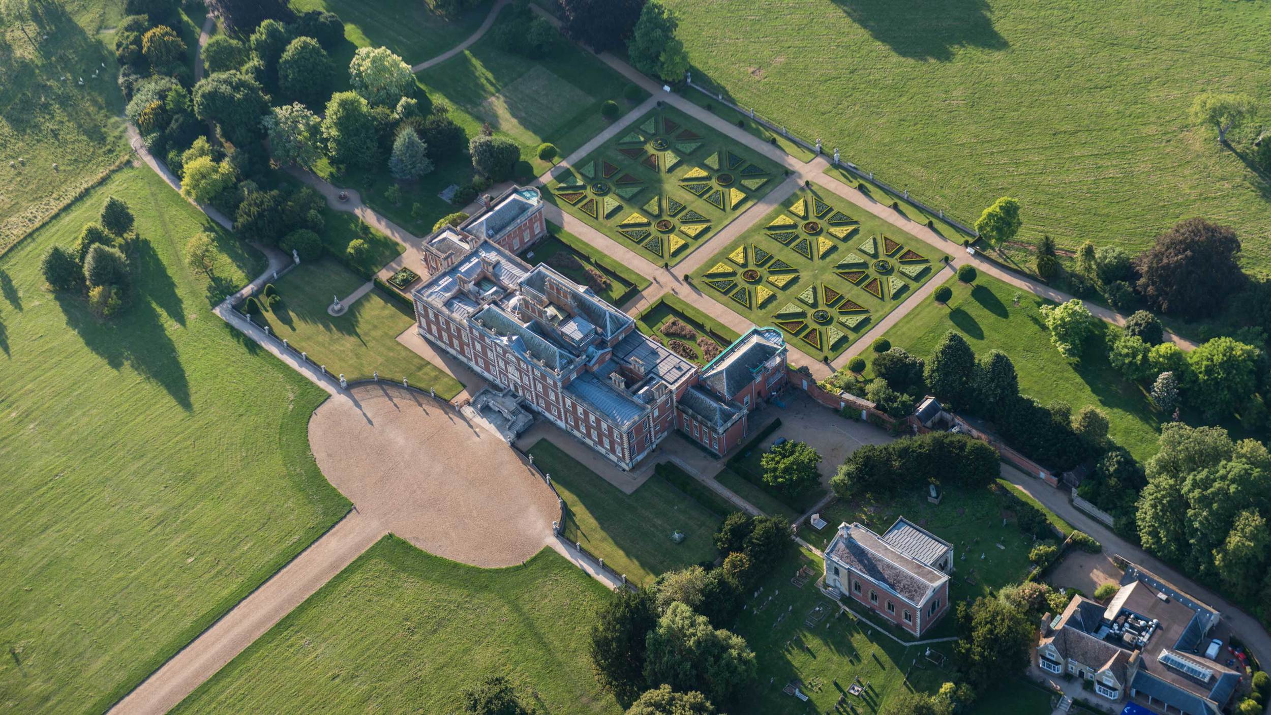 How would you like to maintain that garden?! This was one of the many scenic views afforded to us from the air. I think this would fall into the "high rent" category!