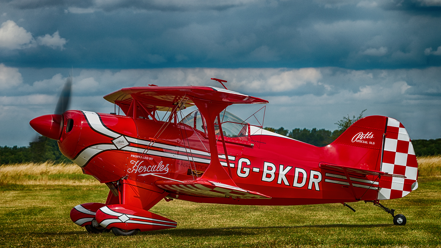 Lauren in her Pitts Special taxiing at the Little Gransden Show.