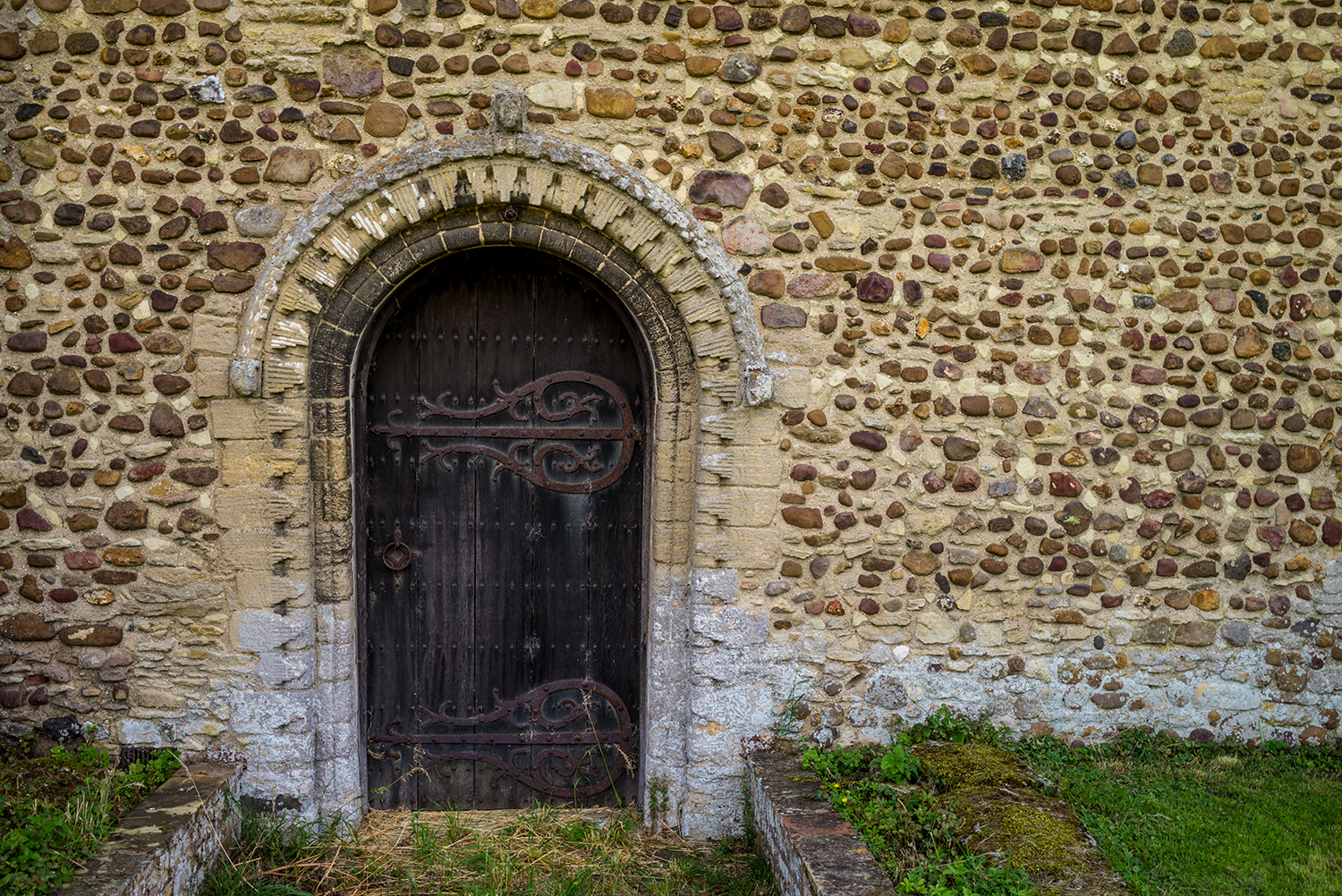 The door .jpg file generated in Photoshop by editing the raw image. I was able to preserve the detail in the door while still making a lovely image.