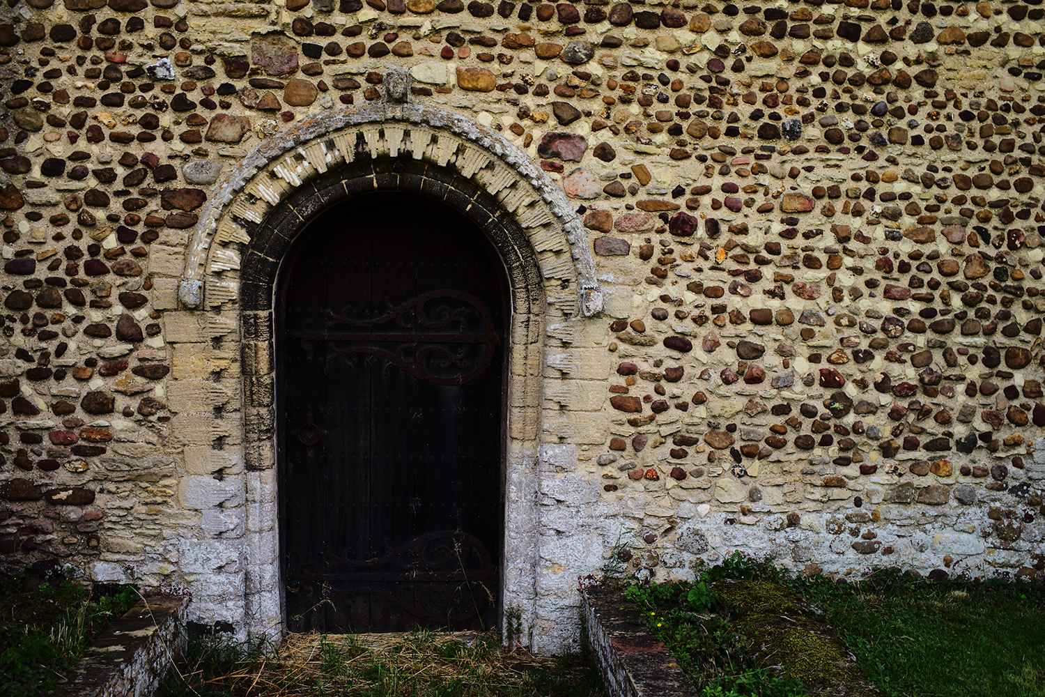 Once again, the file made by Leica in camera has lost the detail in the door. The colors are more punchy than in the smooth film mode, but I'm still dissatisfied with the overall look since the subject (the door) is lost.
