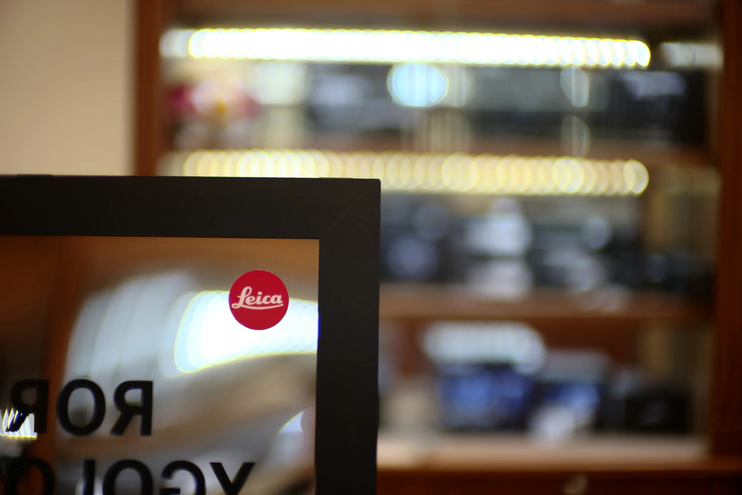 The Leica Noctilux f/0.95 - same focus point. 