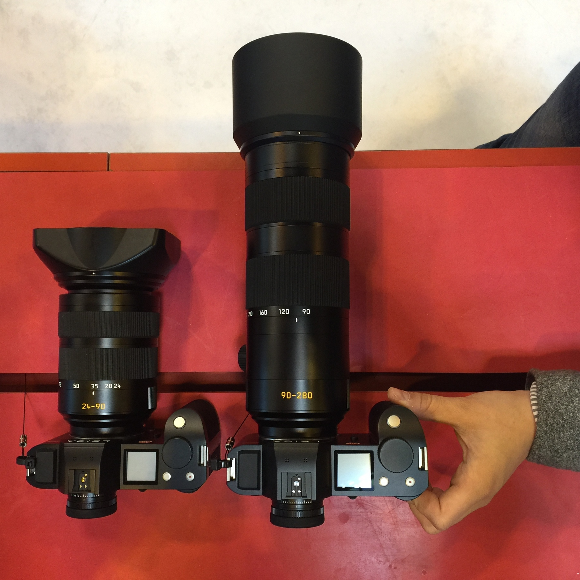 Size comparison between the 24-90mm and 90-280mm lenses.