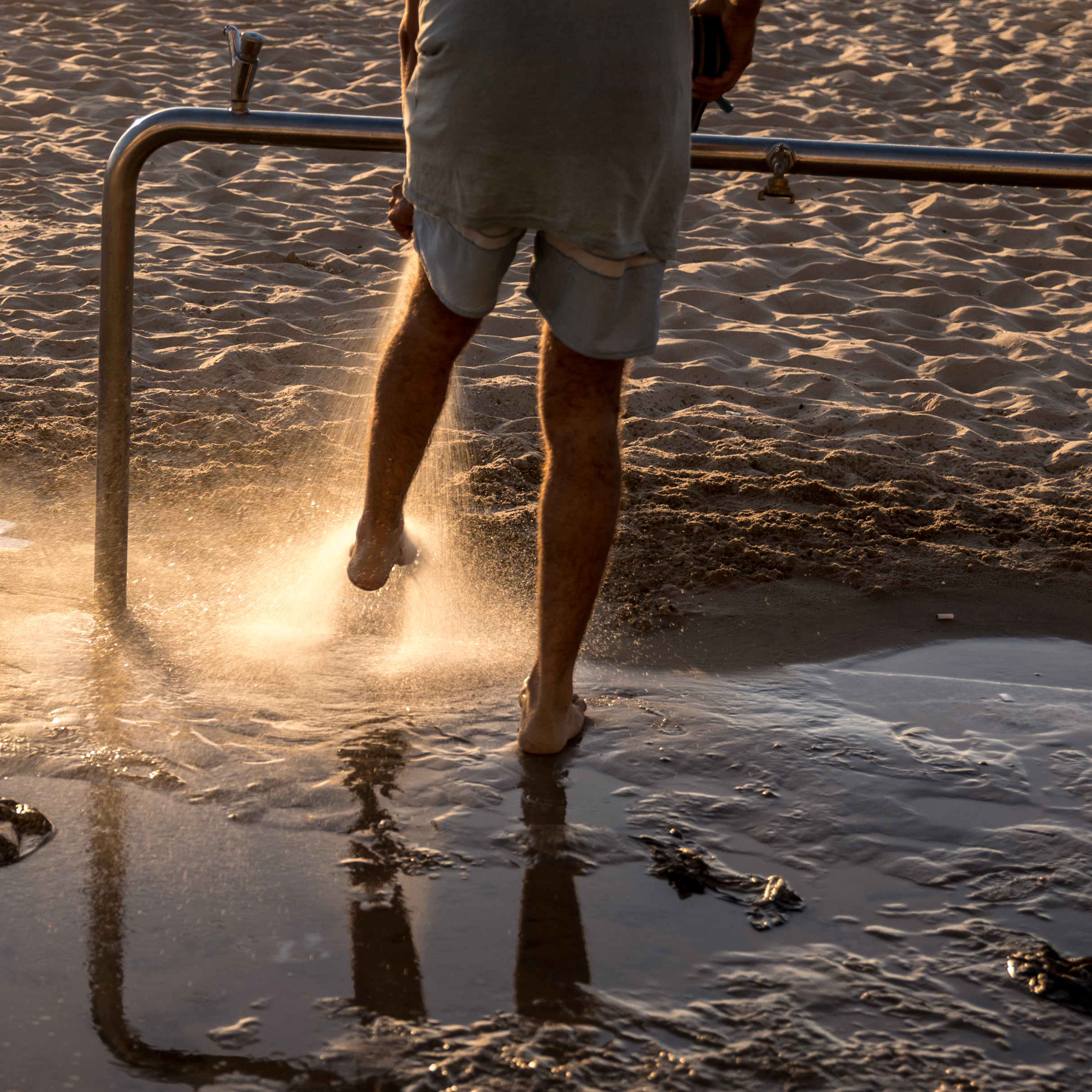 This image offers a great example of the tonal range of the Leica SL. There is only one section of blown highlights in the splashing water - most of the color, detail and sharpness is preserved. Yet there are also complex shadows on the man's back. This is a tricky scene for a camera, and the Leica SL executes it beautifully. With the 24-90mm Vario Elmarit lens in Tel Aviv, Israel.