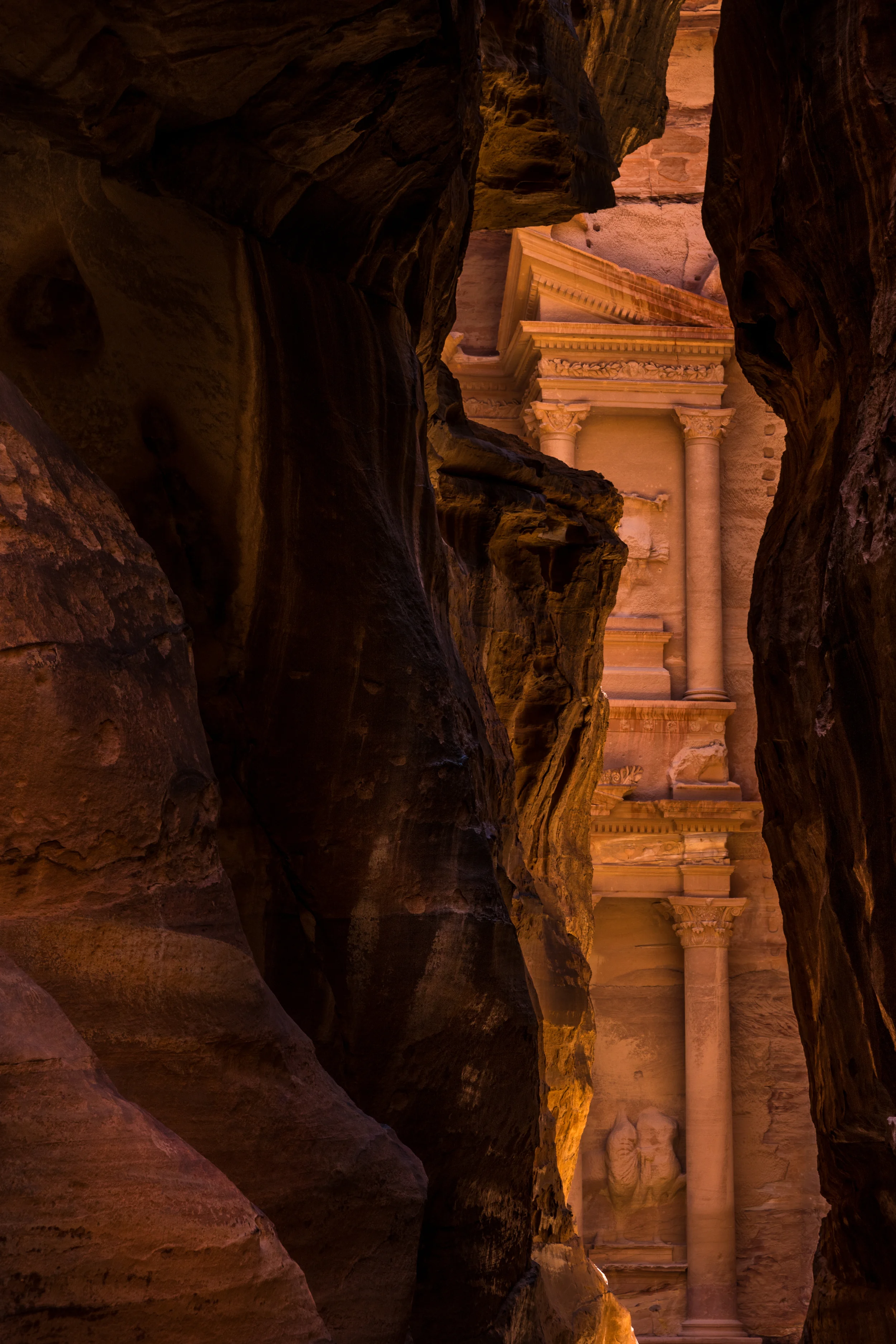 This is one of my most popular and most liked photographs taken with the SL to date. It shows Petra, Jordan, the instant it comes into view in the winding orange stone tunnel. Another complex scene with some challenging dynamic range, and the Leica SL nailed it (again).
