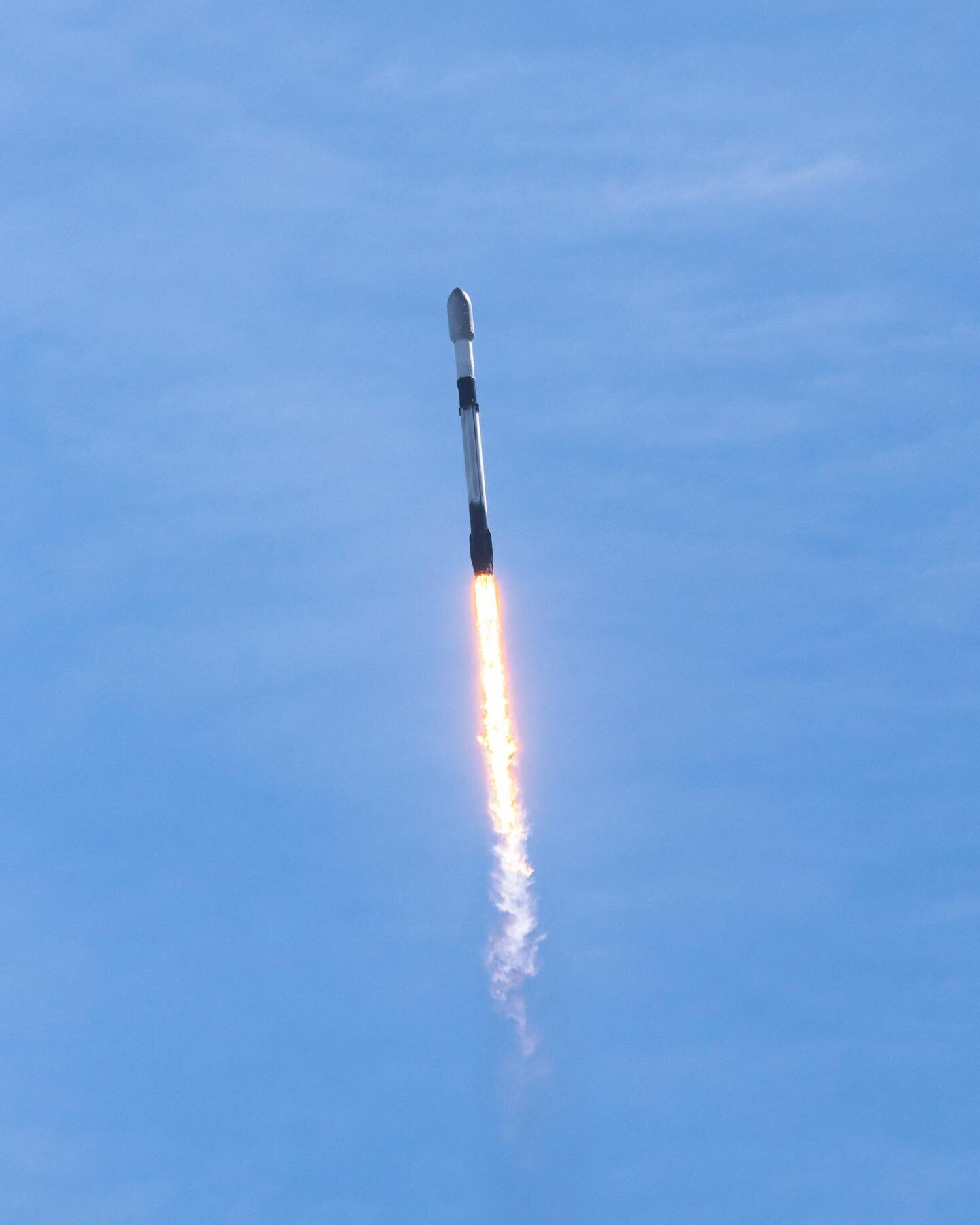 A couple shots from todays Falcon 9 launch! #falcon9 #spacex #rocket #kennedyspacecenter #sigma #nikon #getouttherewithsigma #rocketlaunch