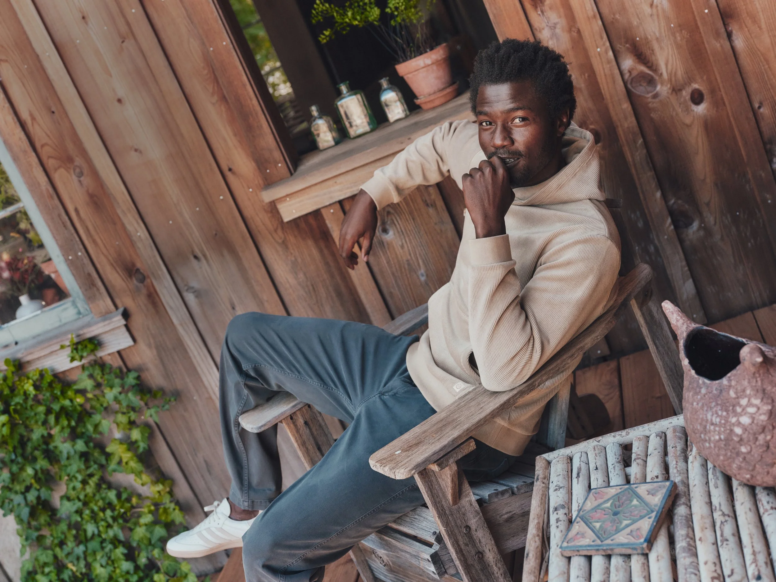 S13_F1_M_Rossland_Dry_Waxed_Bomber_Vetiver_F3_Velour_Cord_Hoodie_Abbey_Stone_F2_Relaxed_Twill_Field_Pant_India_Ink_1559.jpeg