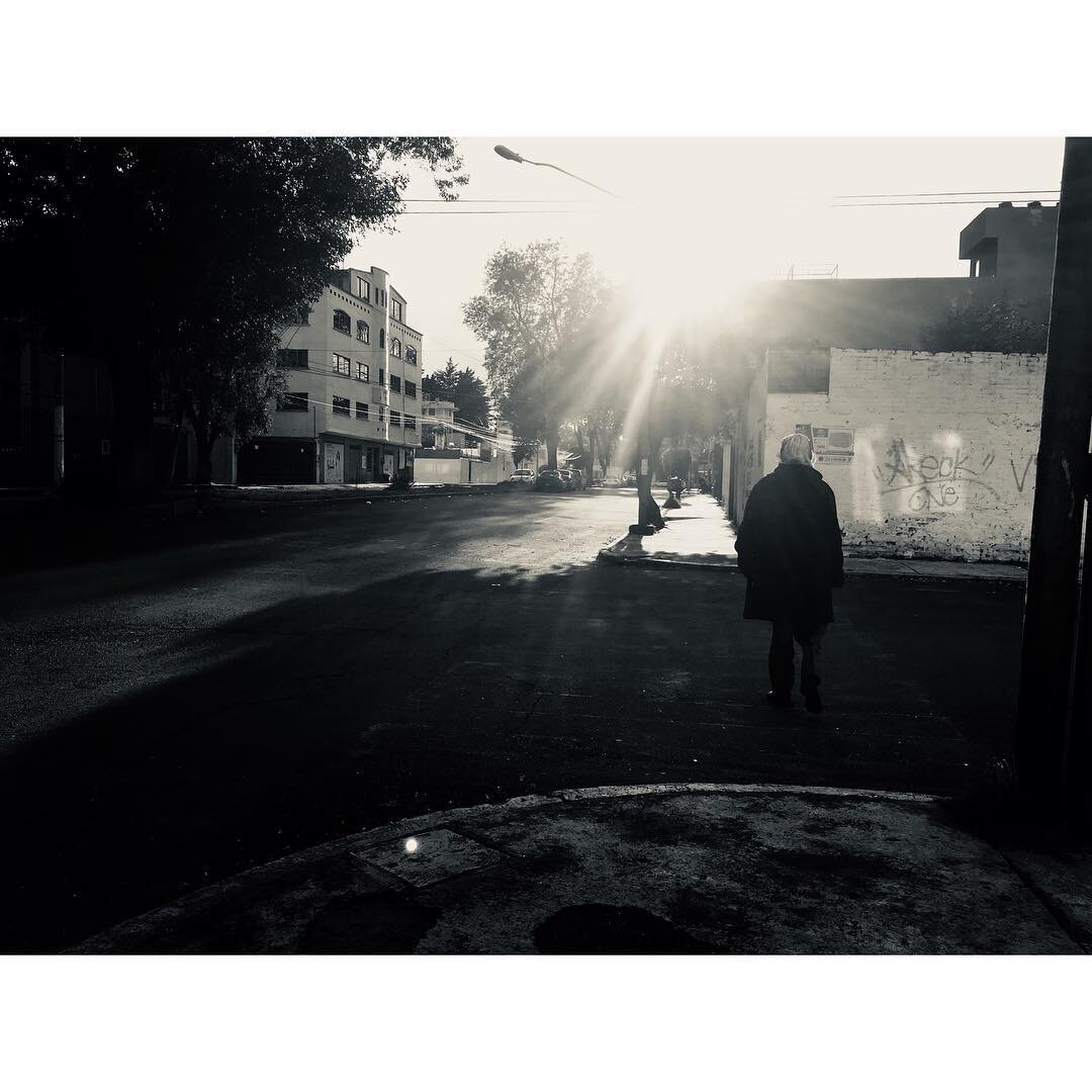 #feels , walking back from the store in #toluca people are so lonely here.. #iphone6s #photography #streetphotography