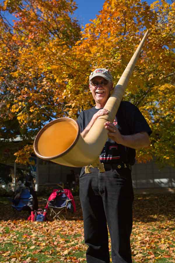 George-Albright-with-Alphorn_web.jpg