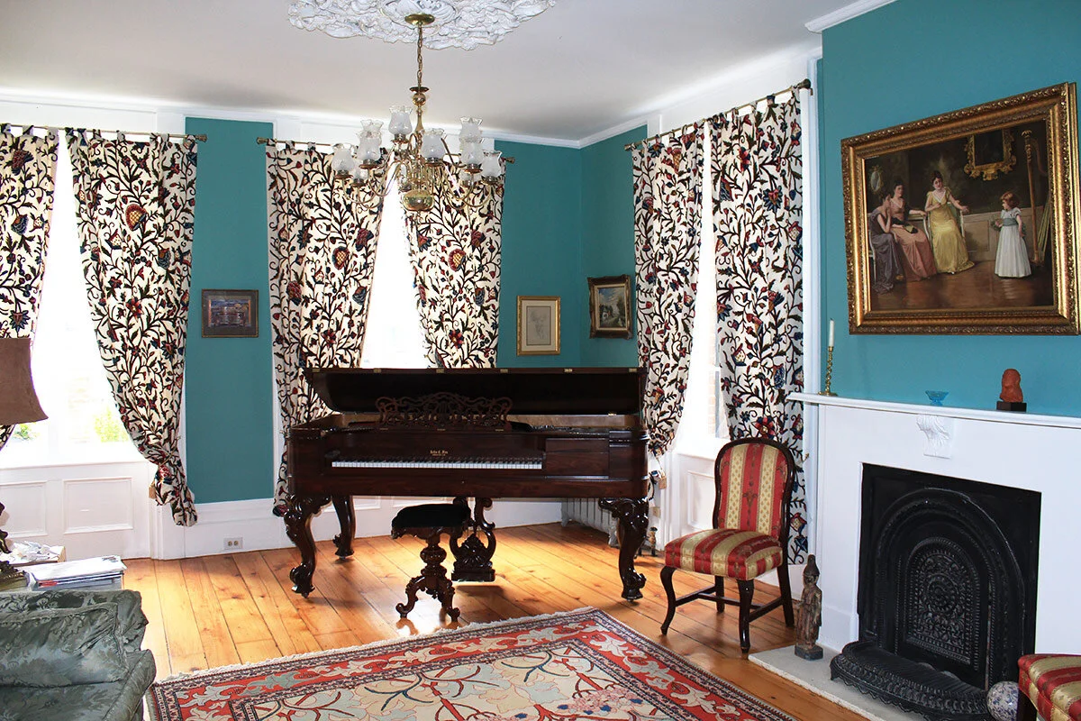 auberge-chesley-inn-piano-room.jpg