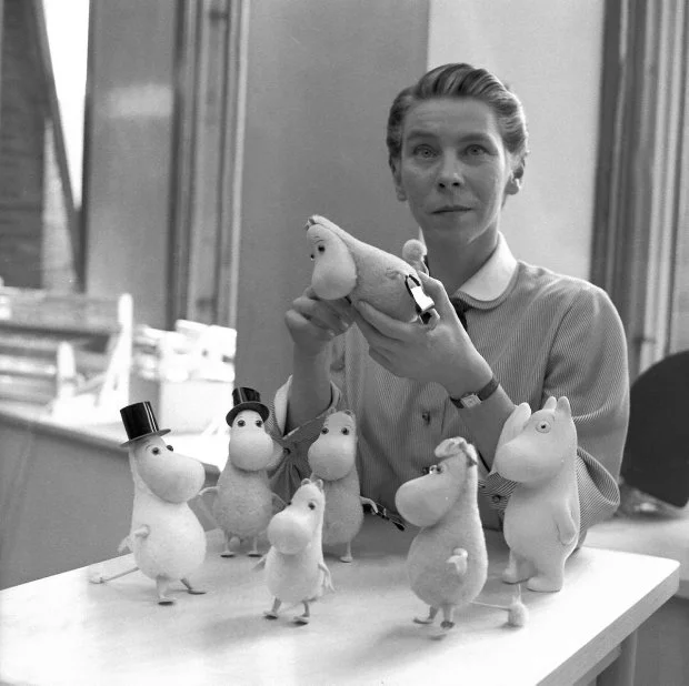  Tove Jansson with her Moomins in 1956. Photograph by Reino Loppinen.