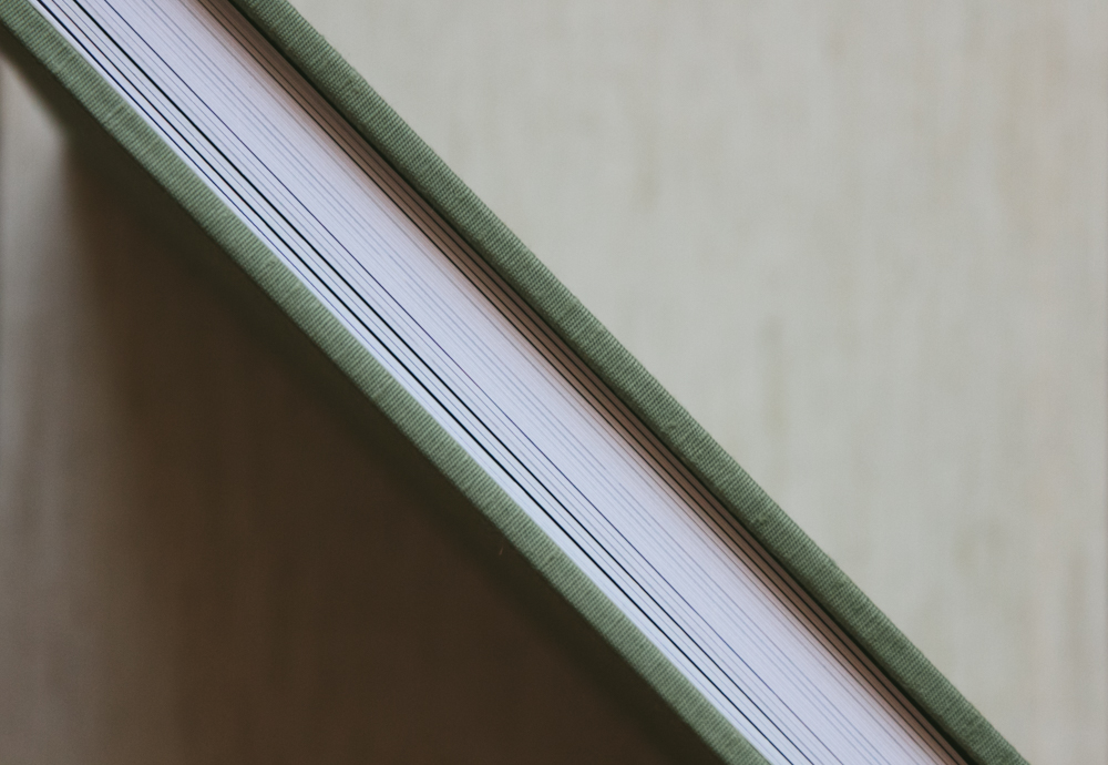 Thick pages mean durability as you look over memories from your special day time and time again.
