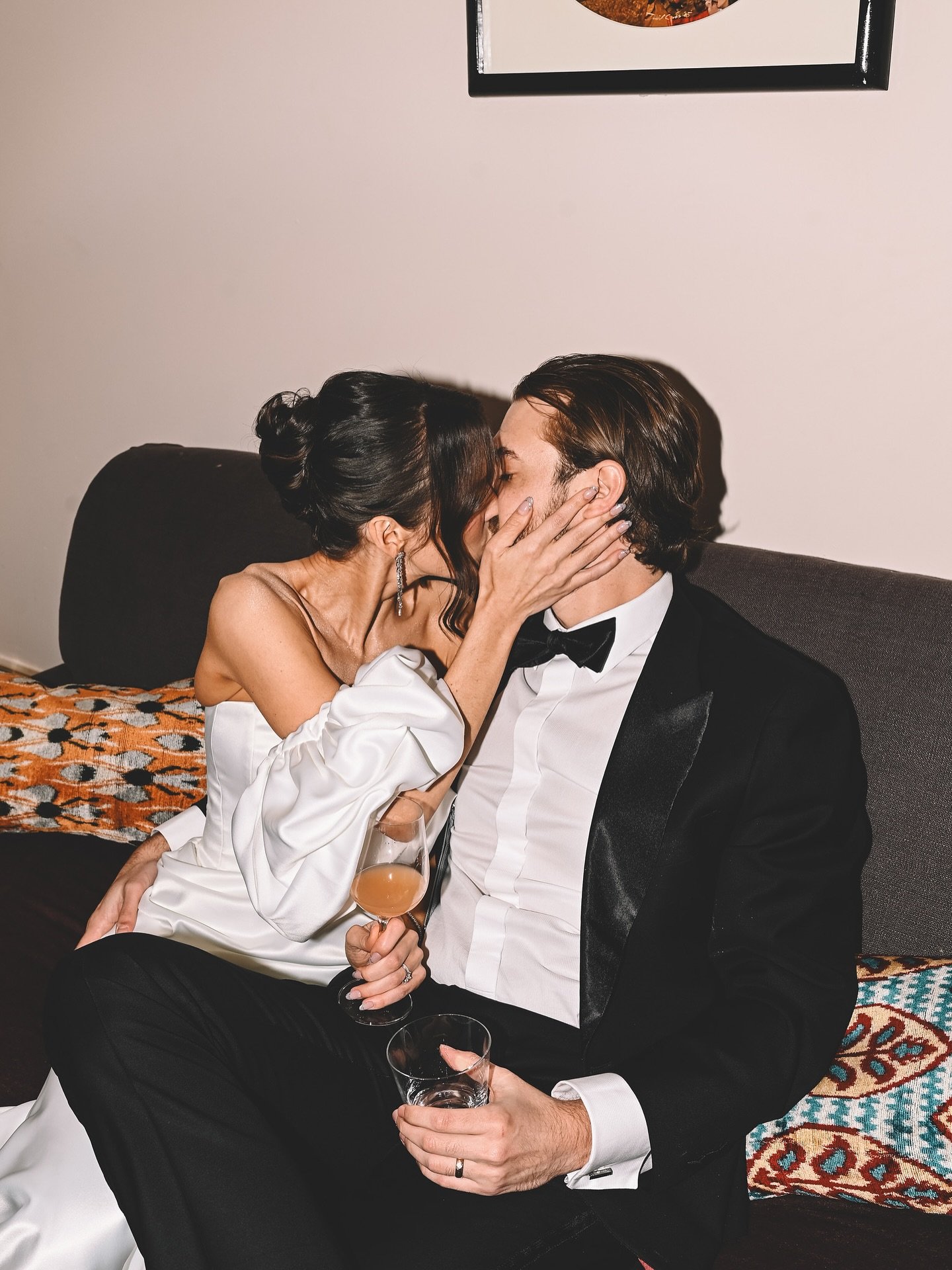Lips Like Sugar 
.
.
.
.
#robertcarlonewyork #nyc #nycbride #nyccouple #nycwedding #nycweddingphotographer #cheers