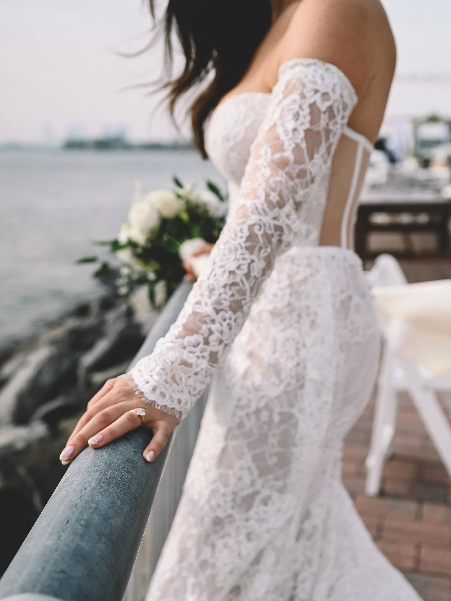 Golden Blue 
.
.
.
.
#robertcarlonewyork #nyc #nycbride #nycweddingphotographer #nycweddingphotography #nycwedding #ocean #summerwedding #golden #blue #diamond #cheers