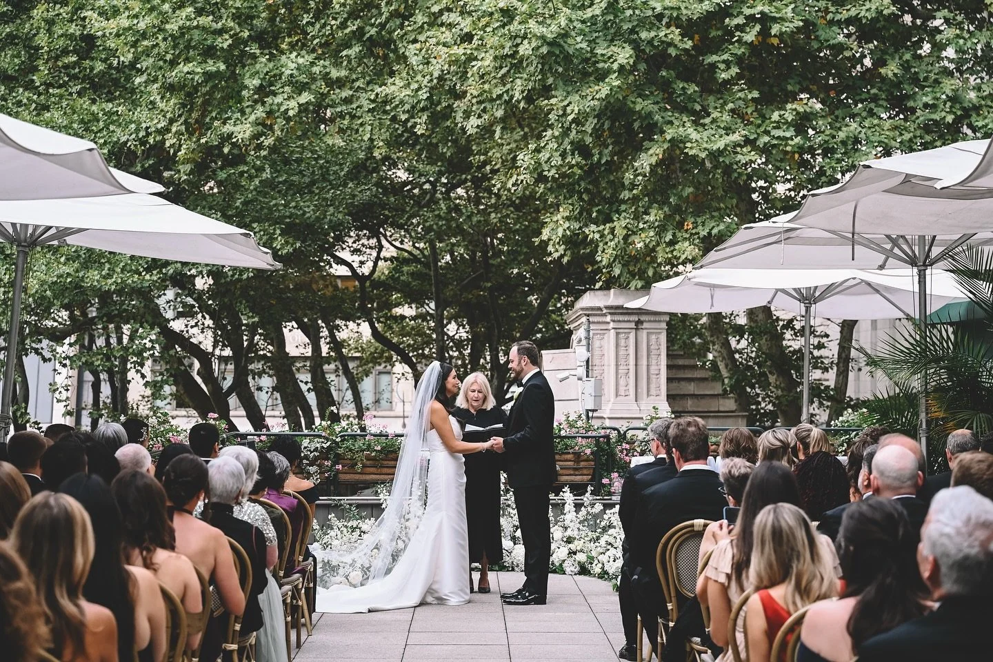 Making The Turn
.
.
.
.
#robertcarlonewyork #nyc #nycwedding #nycweddingphotographer #nycweddingphotography #nycbride #rooftopwedding #love #dog #cheers