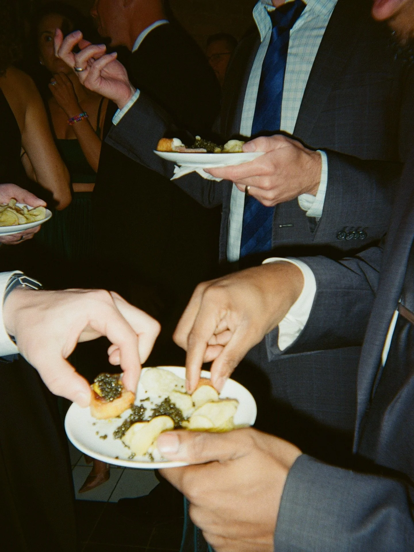 Caviar x Cr&egrave;me Fresh x Potato Chips 
.
.
.
.
#robertcarlonewyork #nyc #nycweddingphotographer #nycweddingphotography #nycwedding #caviar #food #film #cheers