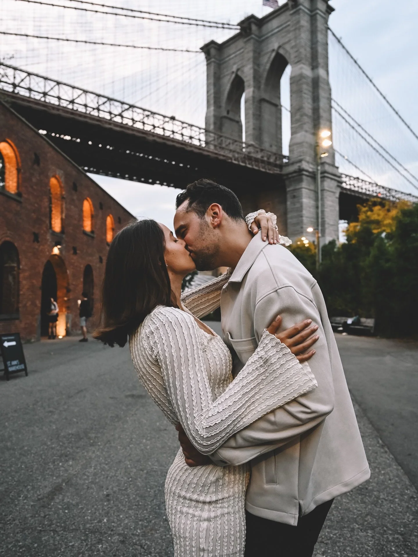 It&rsquo;s A Feeling 
.
.
.
.
#robertcarlonewyork #nyc #nycweddingphotographer #nycweddingphotography #nycengagementphotographer #dumbobrooklyn #love #dusk #feel #cheers