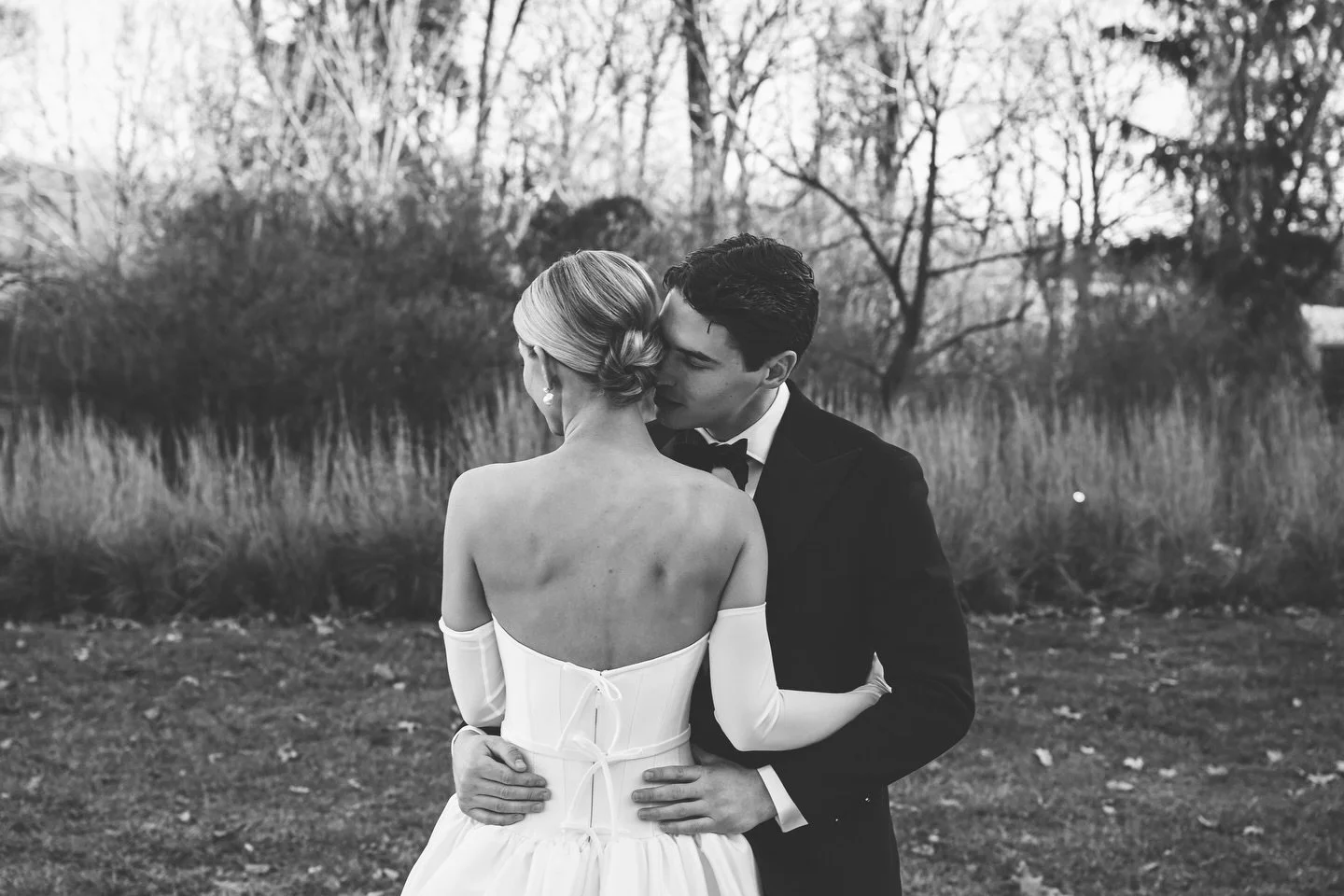 In honor of it feeling like -17 degrees today in New York, it&rsquo;s only appropriate that I share these photos of this fearless couple on their wedding day in December. It was absolutely freezing outside.. yet, calm, with stunning colors, and breat