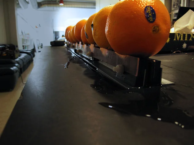 Rows of oranges to make the multi-cell battery