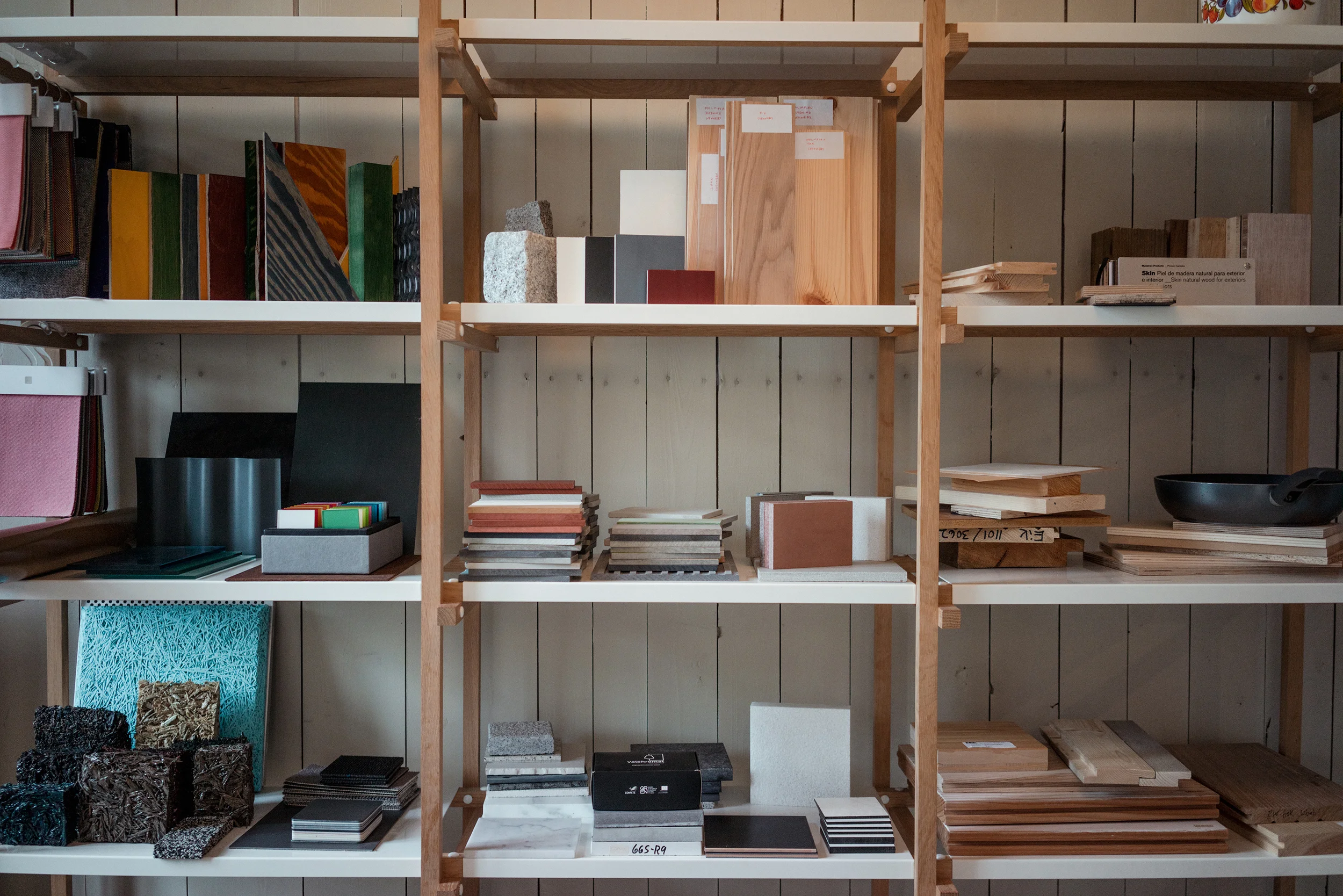Foto: Christian Lycke Detalj av kontoret til ERIKSEN SKAJAA Arkitekter
