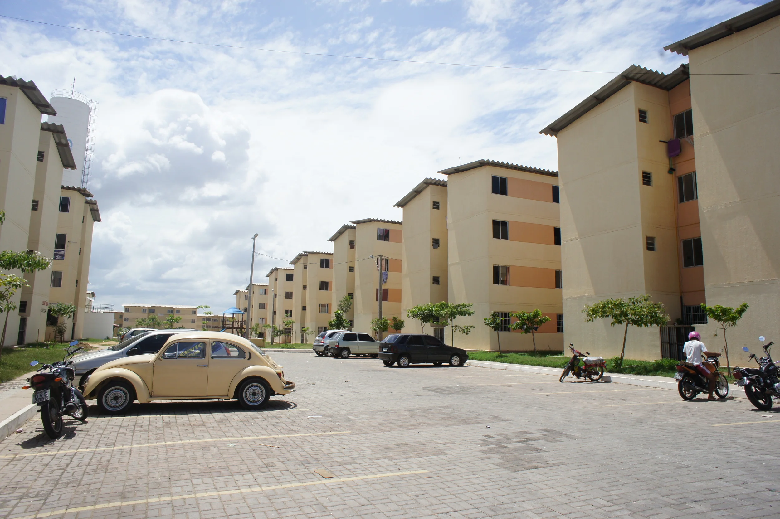 Cidade Jardim, Hagebyen, i Fortaleza i Nord-Brasil huser gjennom det statlige boligprogrammet Minha Casa Minha Vida tusenvis av familier. Foto: Astrid Fadnes