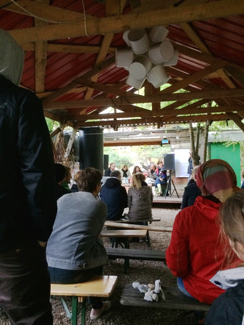 Nabolagsakademiet held debatt om kven som eig bakken Foto: Anna Rosa Strassegger