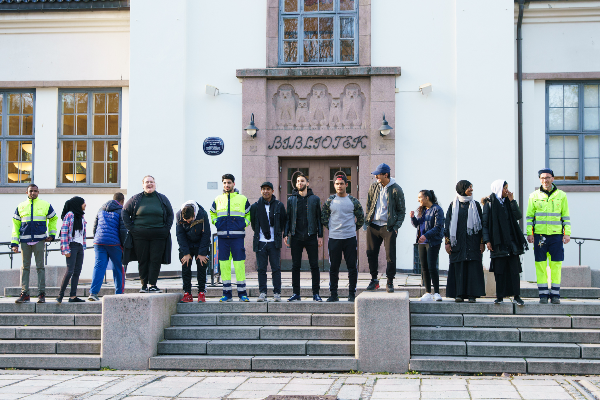 Den stolte gjengen som har bygget opp nye Schous Plass, og som skal drifte den i sommer. Foto: Svein Kjøde