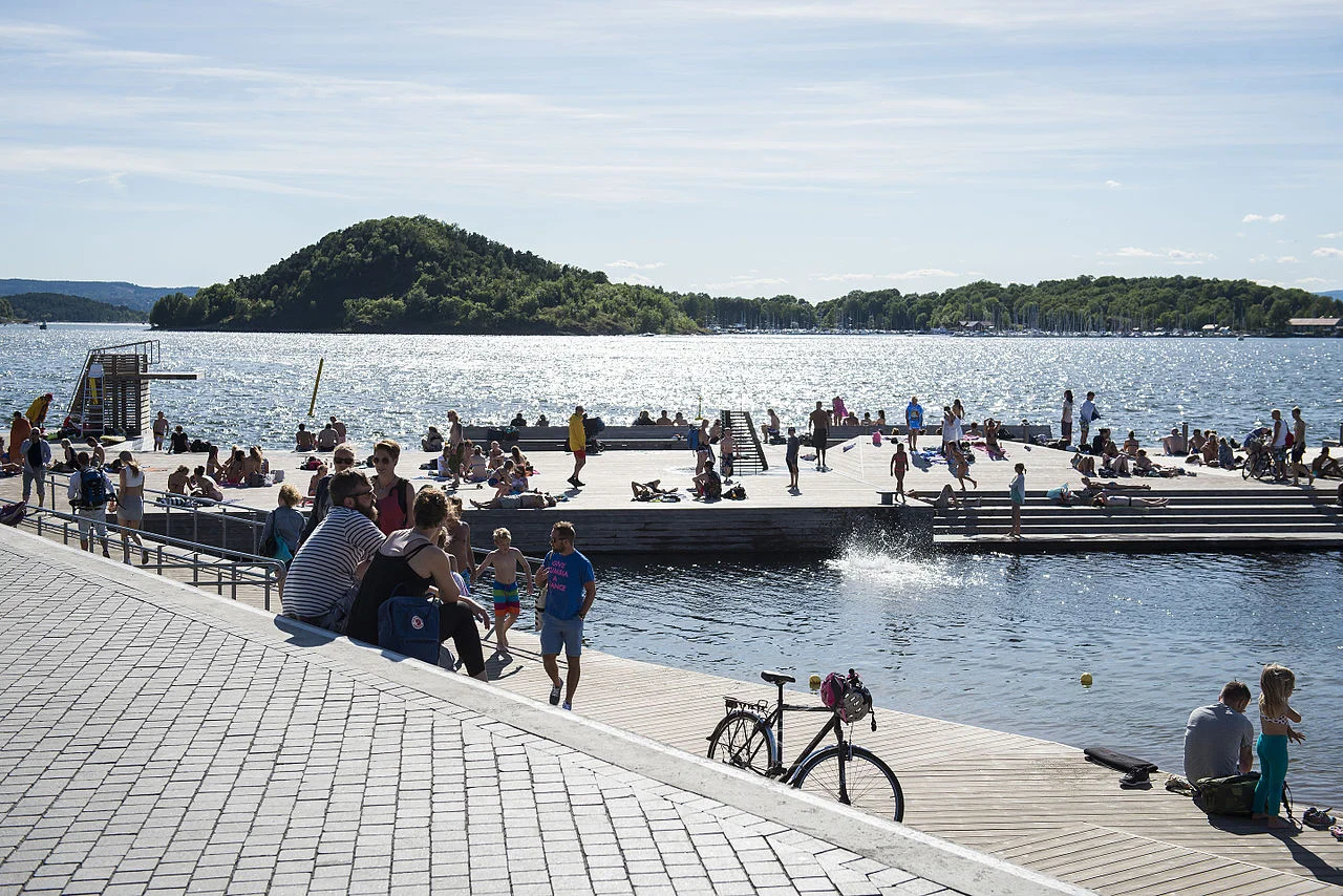 Sjøbadet på Sørenga fremheves ofte som et godt sted (Wikipedia commons) 