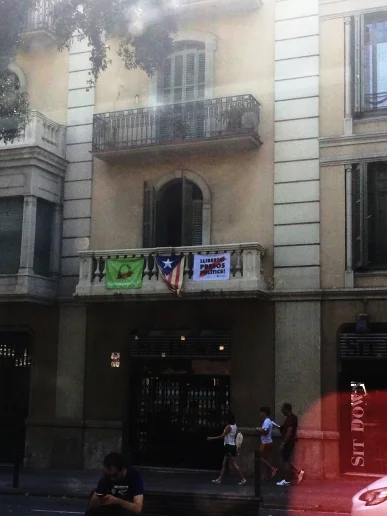 The balcony as a space for protest.