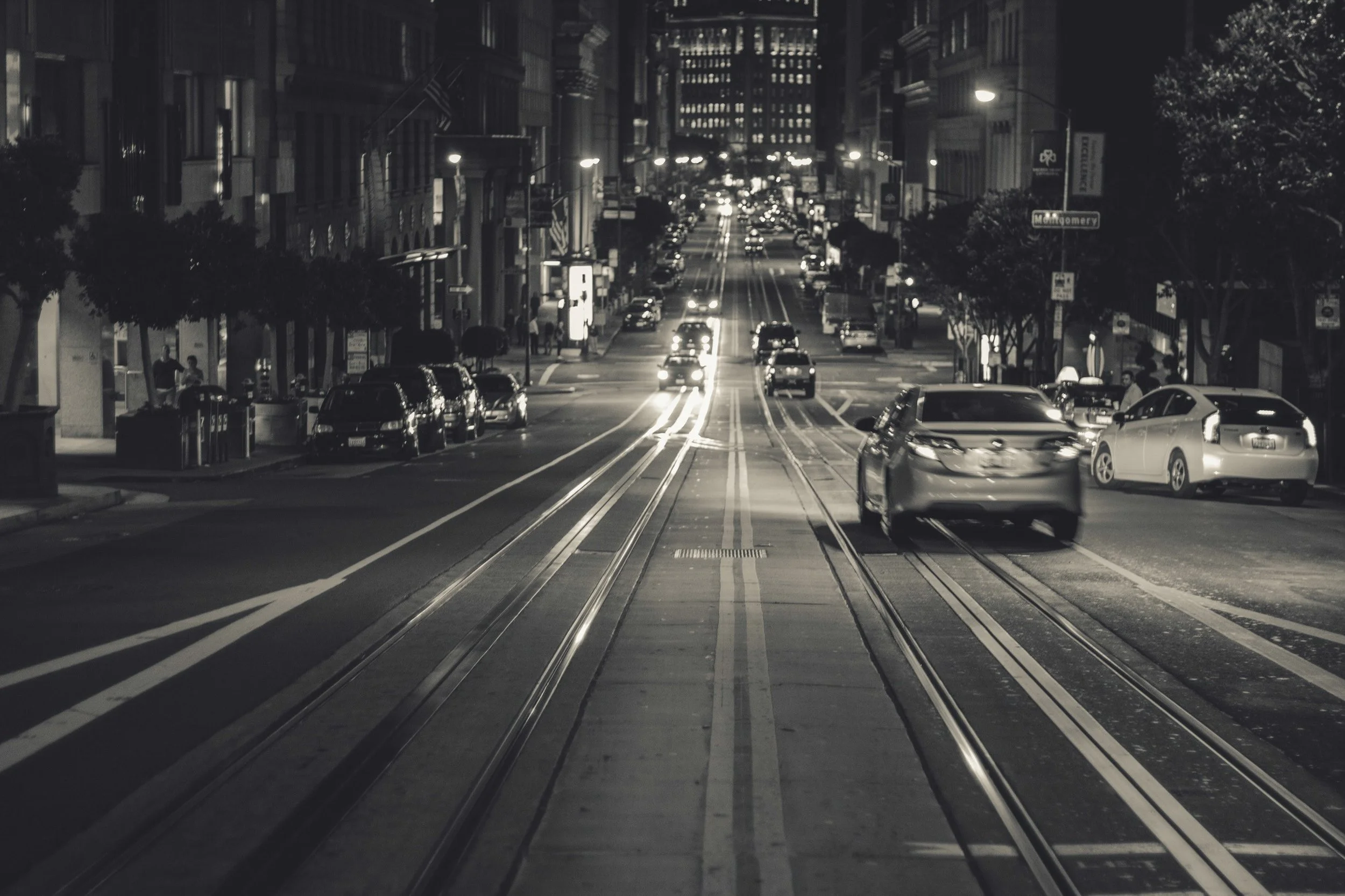 black-and-white-cars-city-6732.jpg