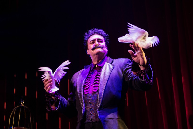 Rick Thomas in The Illusionists: Turn of the Century . Photo by Dylan Evans.