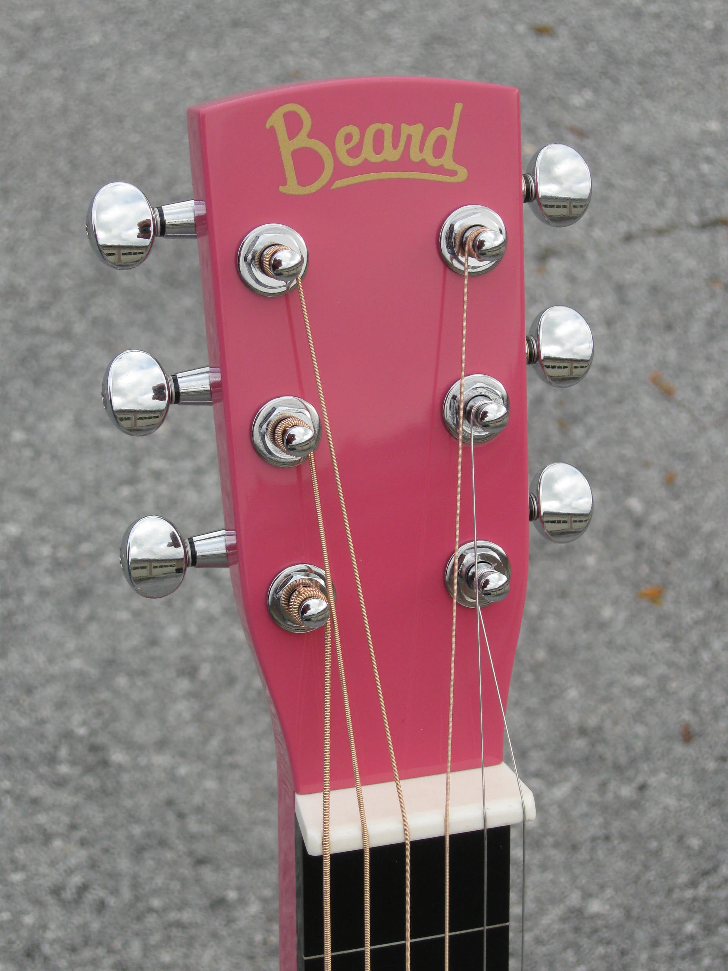 Beard E-Minor™-Pink