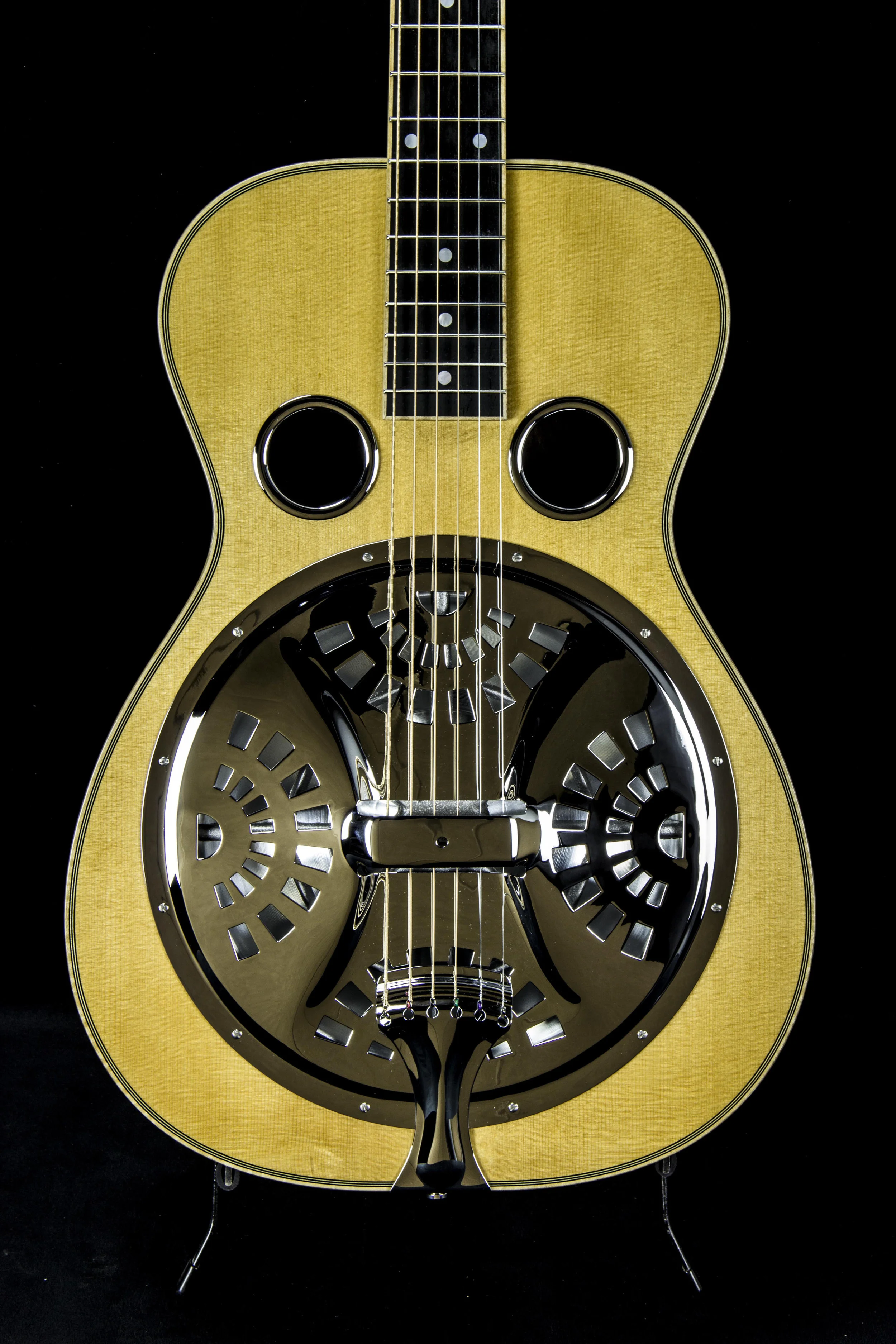 Beard R Model roundneck